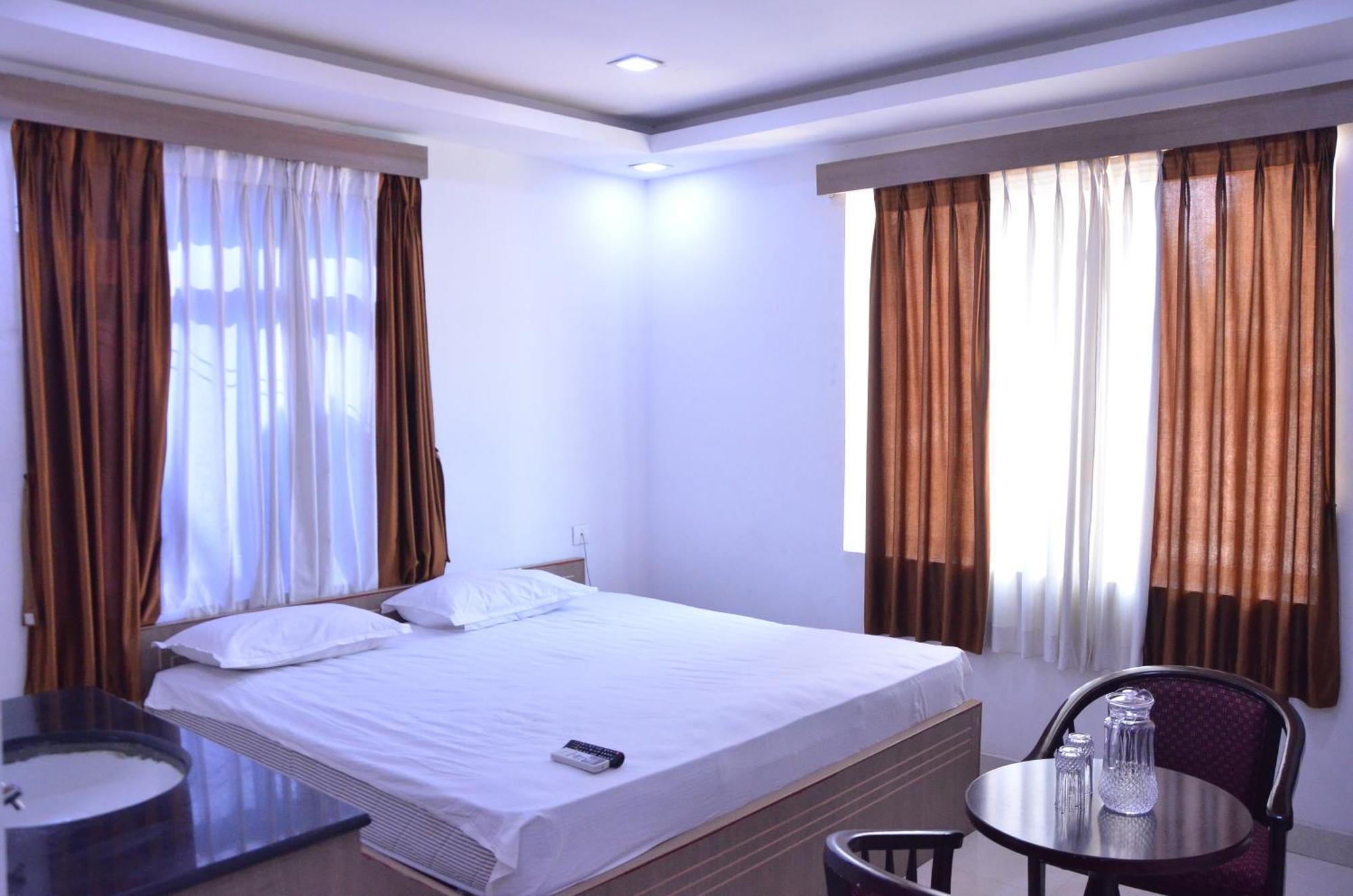 Golden Grand By Xury Hotels Tiruchchendur ภายนอก รูปภาพ